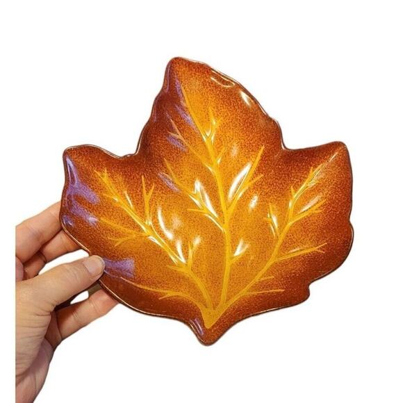 Better Homes & Gardens Autumn Leaf-Shaped Ceramic Small Plate 8" X 8" - Picture 1 of 4